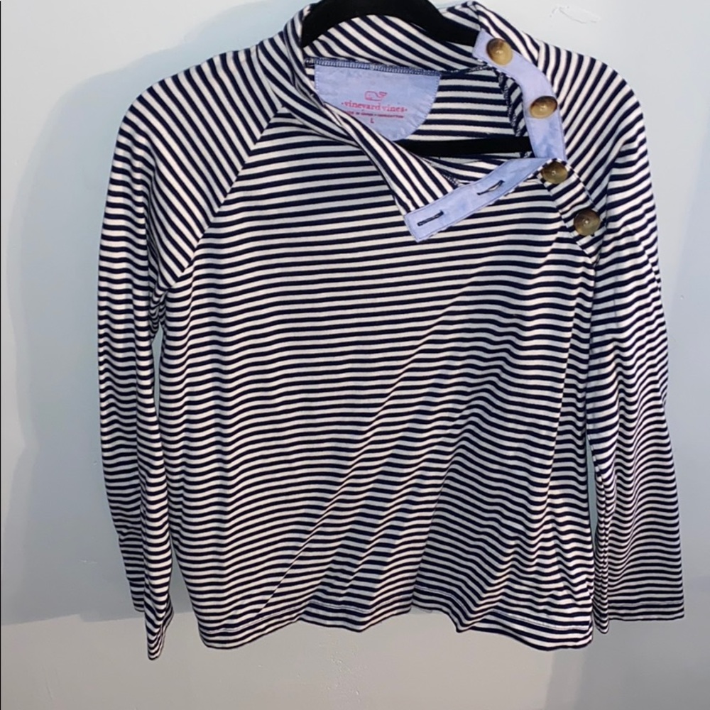 Vineyard Vines button pull-over